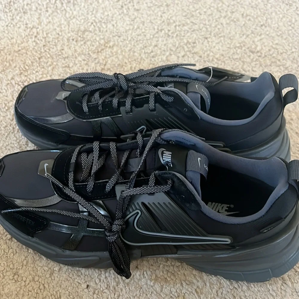 Nike women’s V2K Run GORE-TEX sneakers - Picture 4 of 15